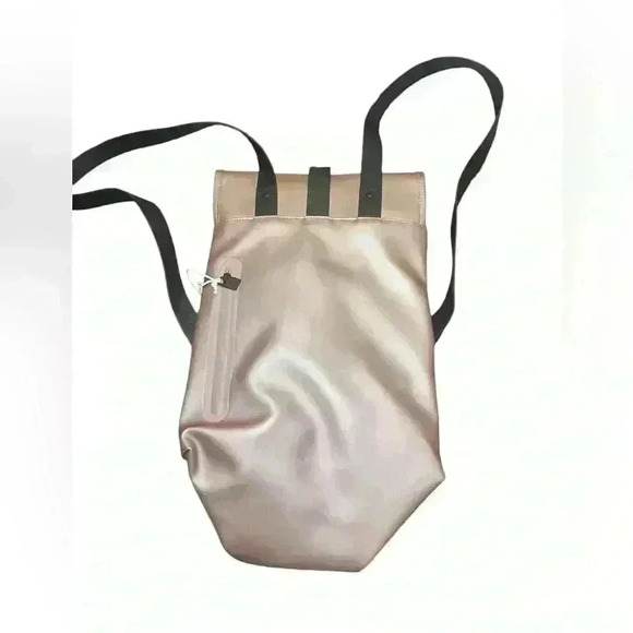 Rains Bucket Backpack Pink Waterproof Laptop Bag NWT - Picture 2 of 4